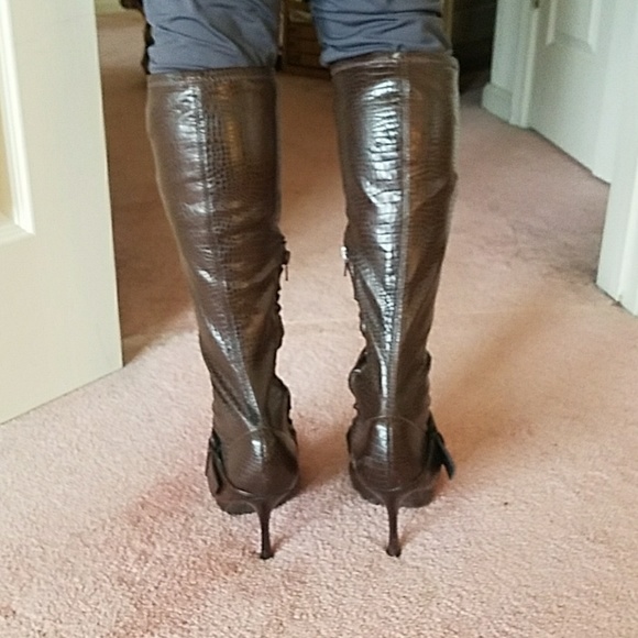 BCBG Brown faux gator print - Picture 5 of 7